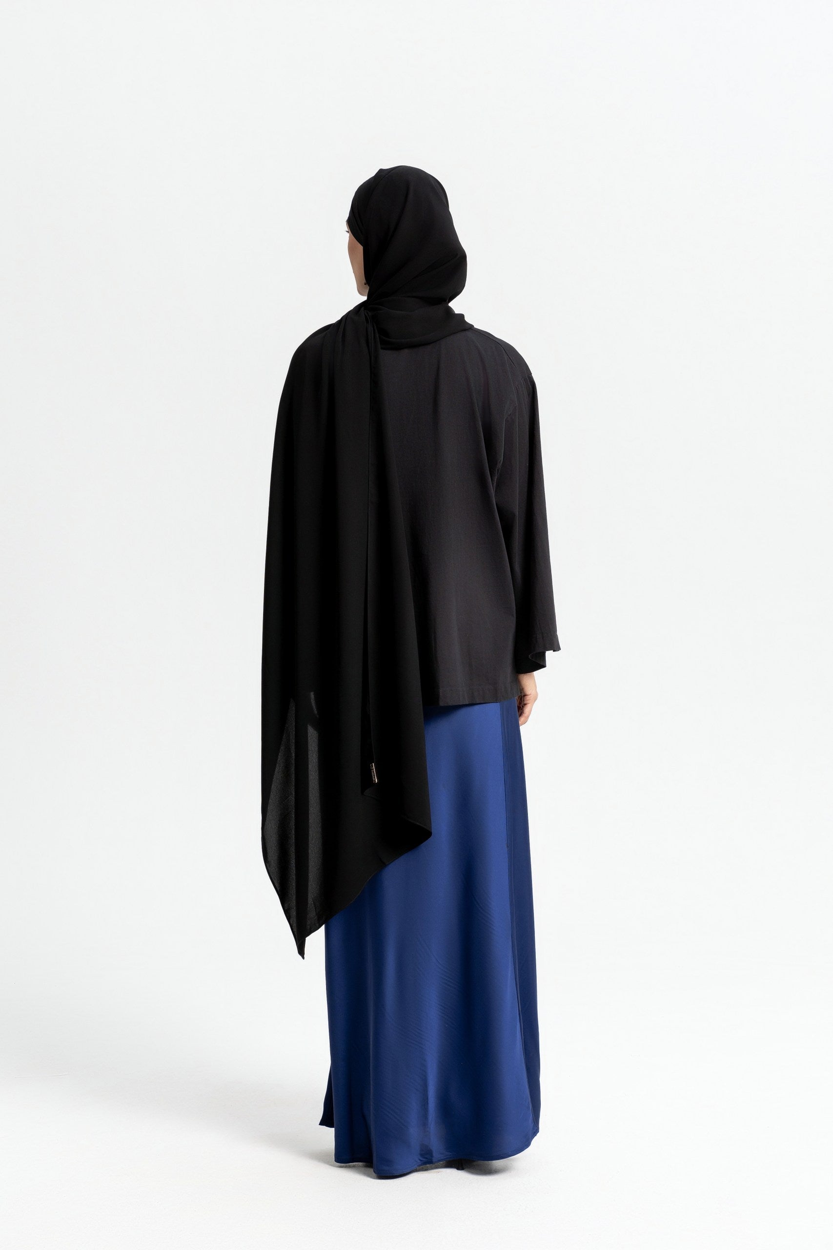 Maxi Hijab PAE Signature – Schwarz