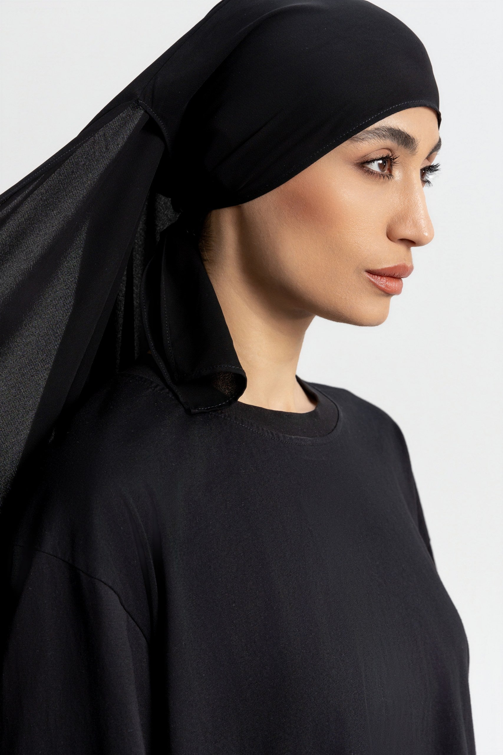 Maxi Hijab PAE Signature – Schwarz