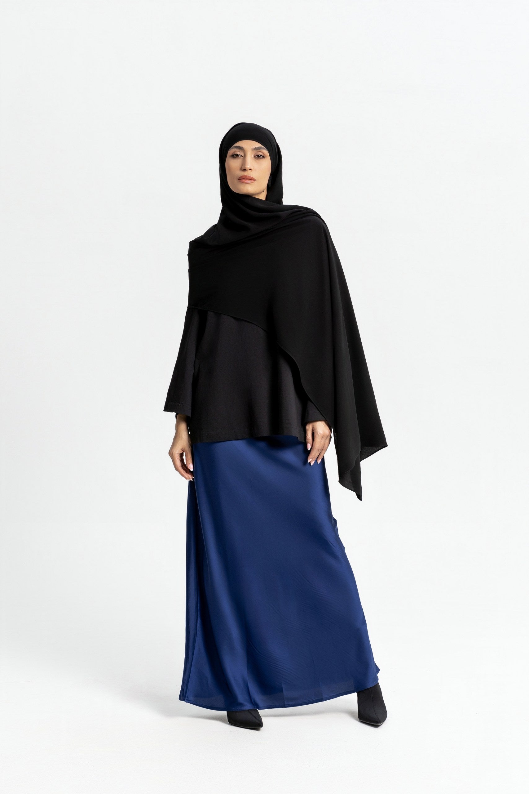 Maxi Hijab PAE Signature – Schwarz