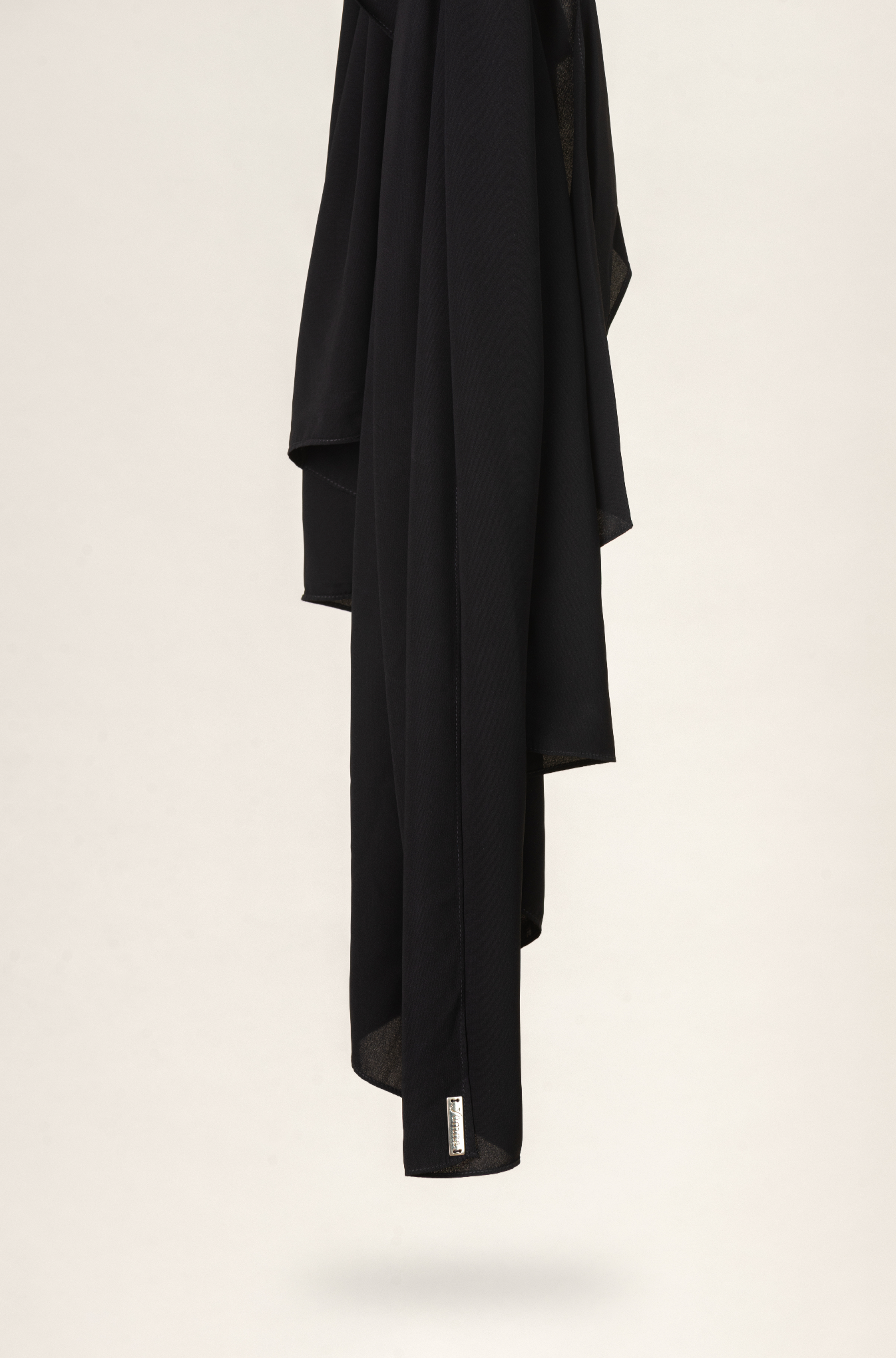 Maxi Hijab PAE Signature – Schwarz